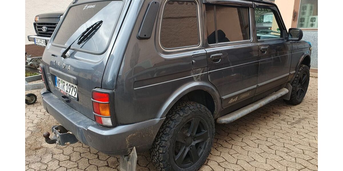 Lada Niva 90.000 km 13.500 &euro; Stadtallendorf 35260