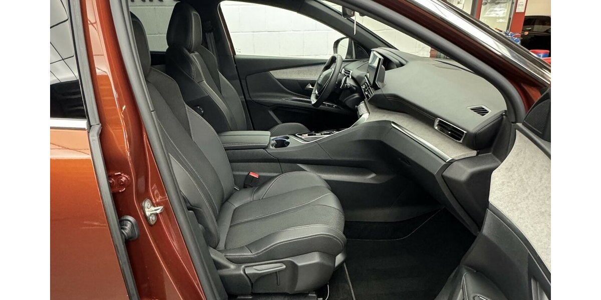 Peugeot 5008 130 EAT8 Allure 1.Hand AHK 13.300 km 25.770 &euro; Lich 35423