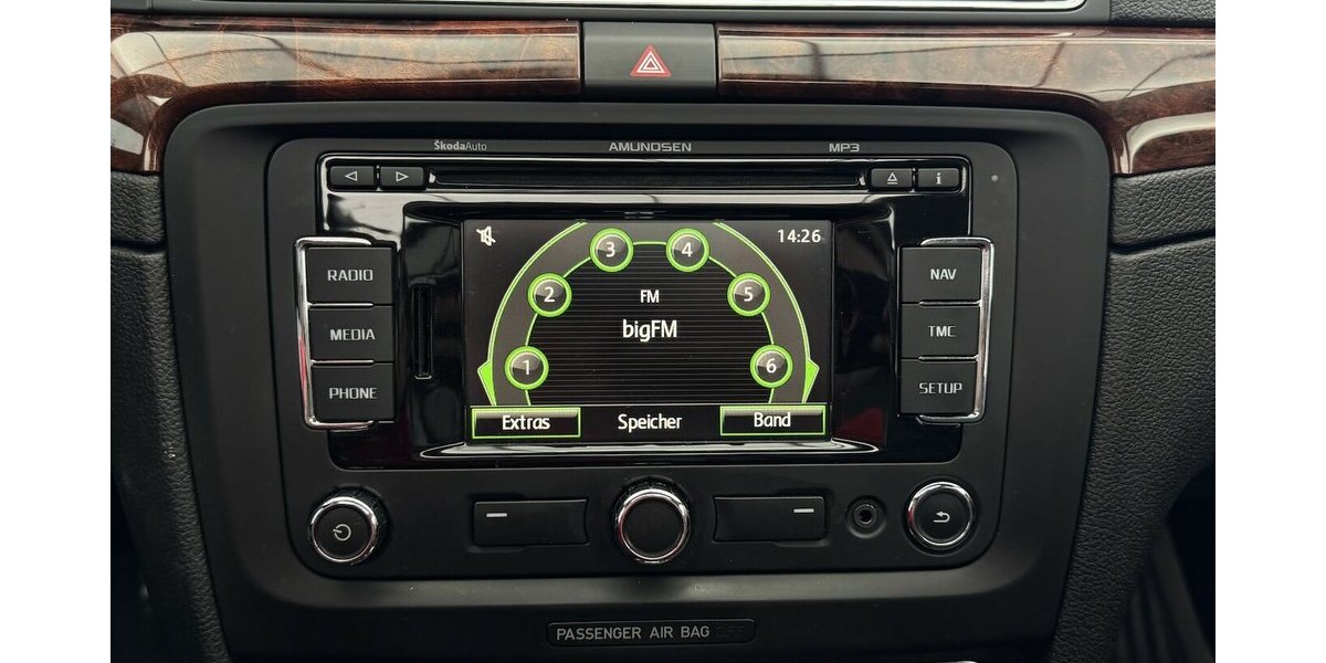 Skoda Superb Elegance elektr. Sitze & Panoramadach 104.000 km 9.999 &euro; Lich 35423