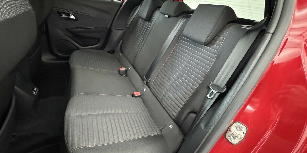 Peugeot 208 e- 136 Active Pack 1.Hand Carplay Sitzhzg 35.300 km 14.870 &euro; Lich 35423