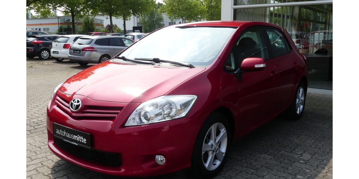 Toyota Auris 74.098 km 11.990 &euro; Dessau-Roßlau 06847
