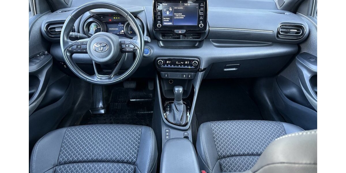 Toyota Yaris 1.5 Hybrid Black&White DAB/KAMERA/1.HAND 29.792 km 19.900 &euro; Villingen-Schwenningen 78054