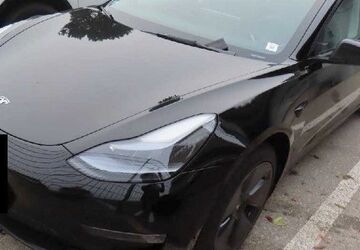 Tesla Model 3 23.470 km 29.980 &euro; Steinbach-Hallenberg OT Herges-Hallenberg 98587