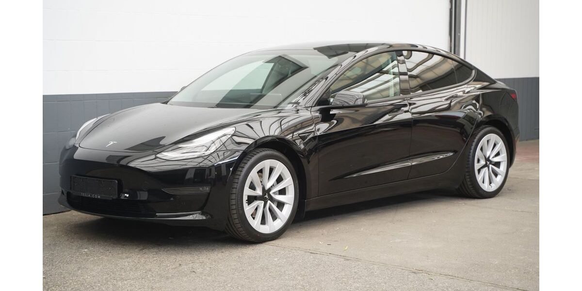 Tesla Model 3 63.584 km 26.750 &euro; Mönchengladbach 41236