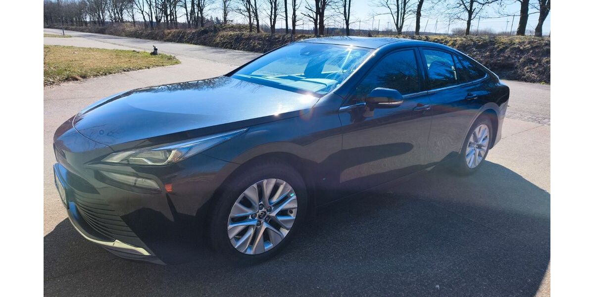 Toyota Mirai 192.000 km 7.899 &euro; Leck 25917