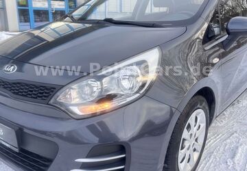 Kia Rio 79.000 km 7.999 &euro; Essingen 73457