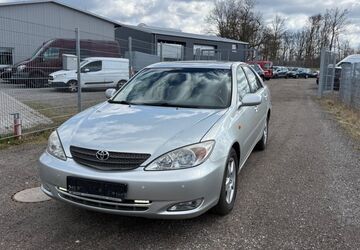 Toyota Camry 217.660 km 6.690 &euro; salzhausen 21376