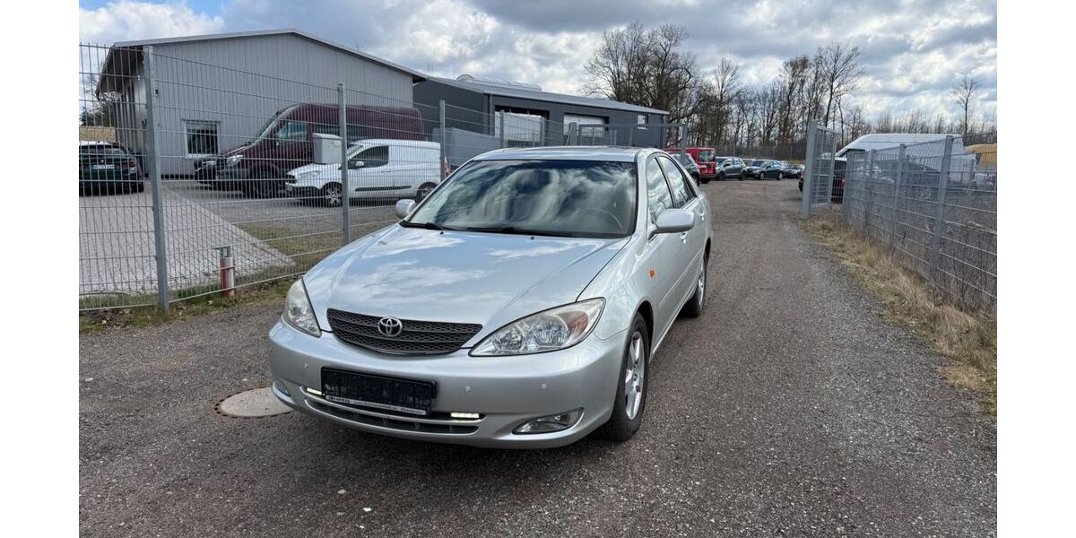 Toyota Camry 217.660 km 6.690 &euro; salzhausen 21376
