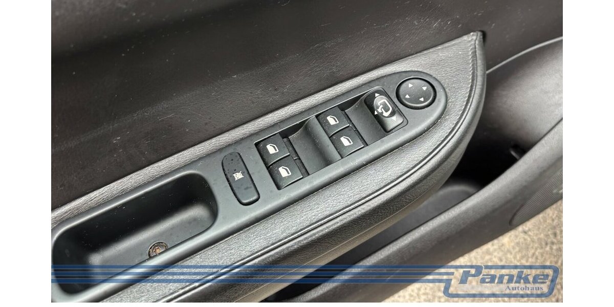Peugeot 307 CC *SHZ*Leder*PDC*Lichtaut.* 180.465 km 2.890 &euro; Berlin 13187